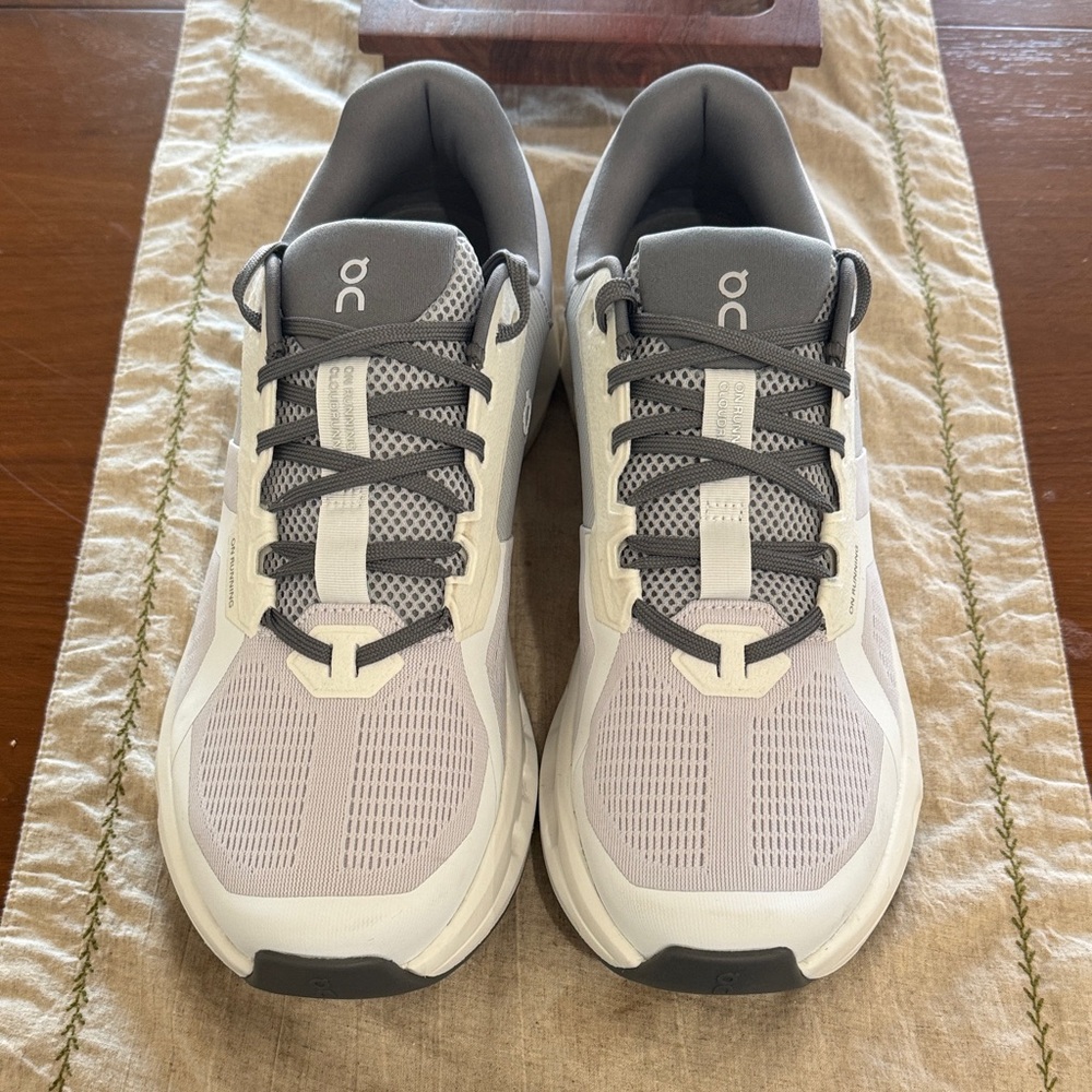 On Running Men's Cream and Gray Athletic Shoes